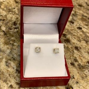 1/2 ct. t.w. Diamond earrings in 14k Yellow Gold